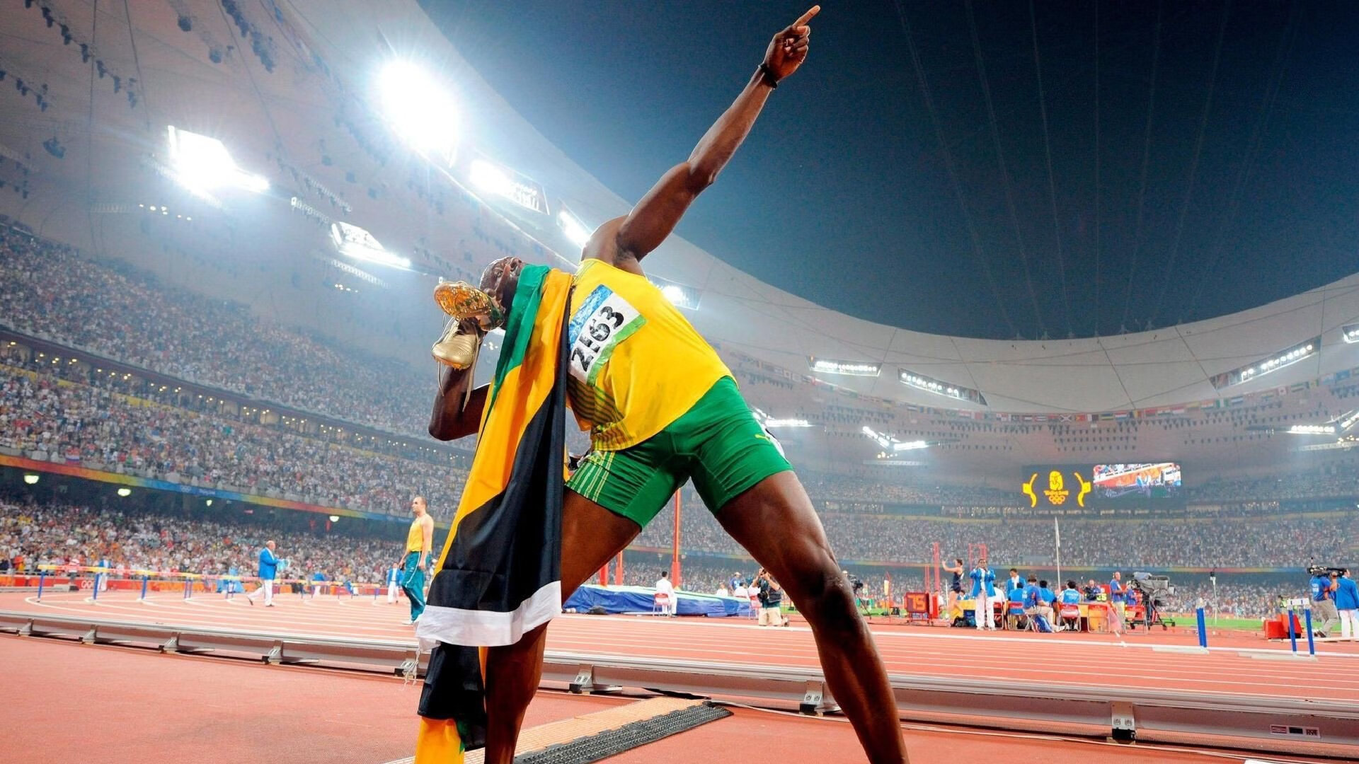 世界高校龙舟联赛 武汉大学主场夺冠 “千人同划”场面震撼全网